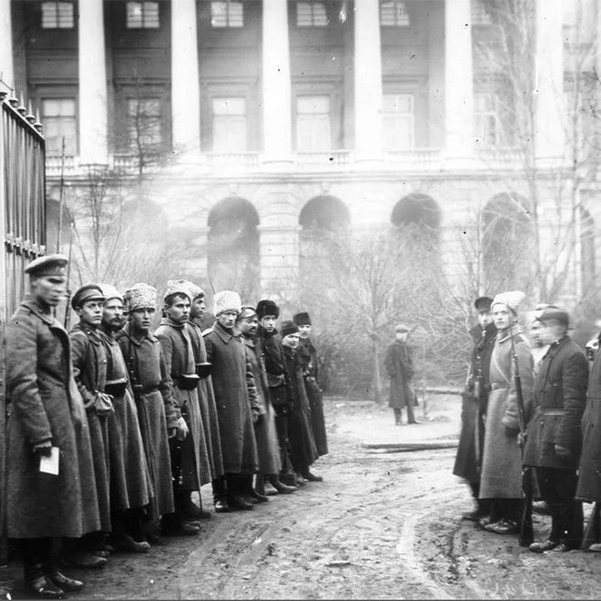 moda i revolyutsiya vliyanie politicheskih izmeneniy na stil v rossii