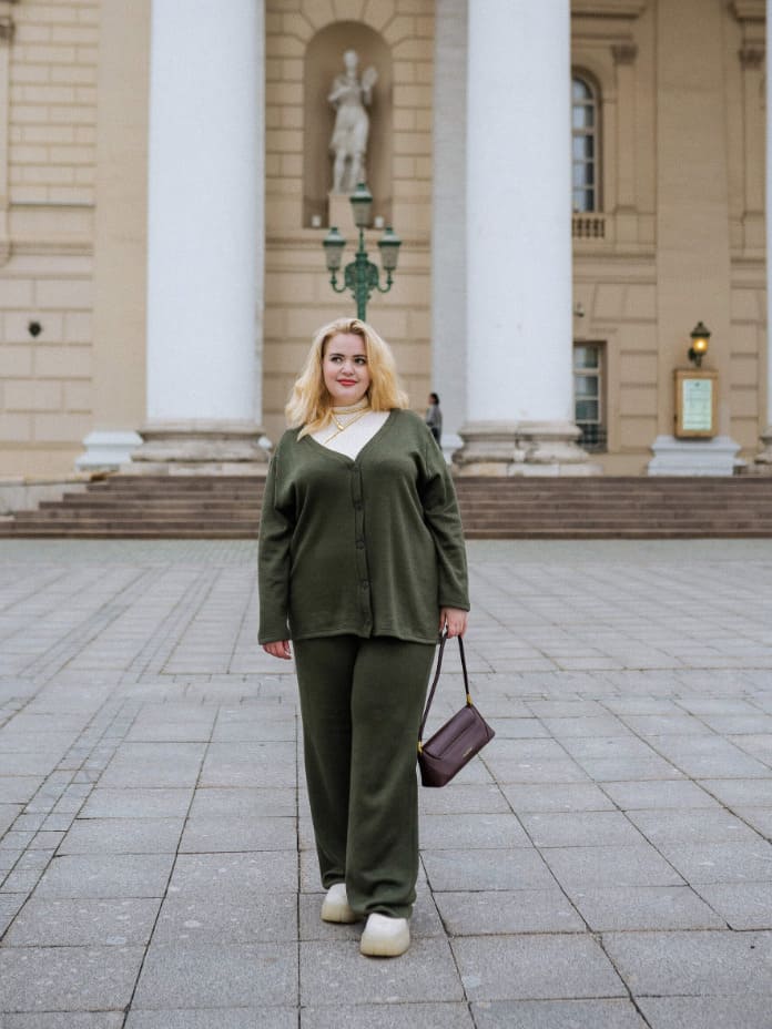 rossiyskie brendy odezhdy dlya polnyh sovremennaya klassika i yarkie aktsenty