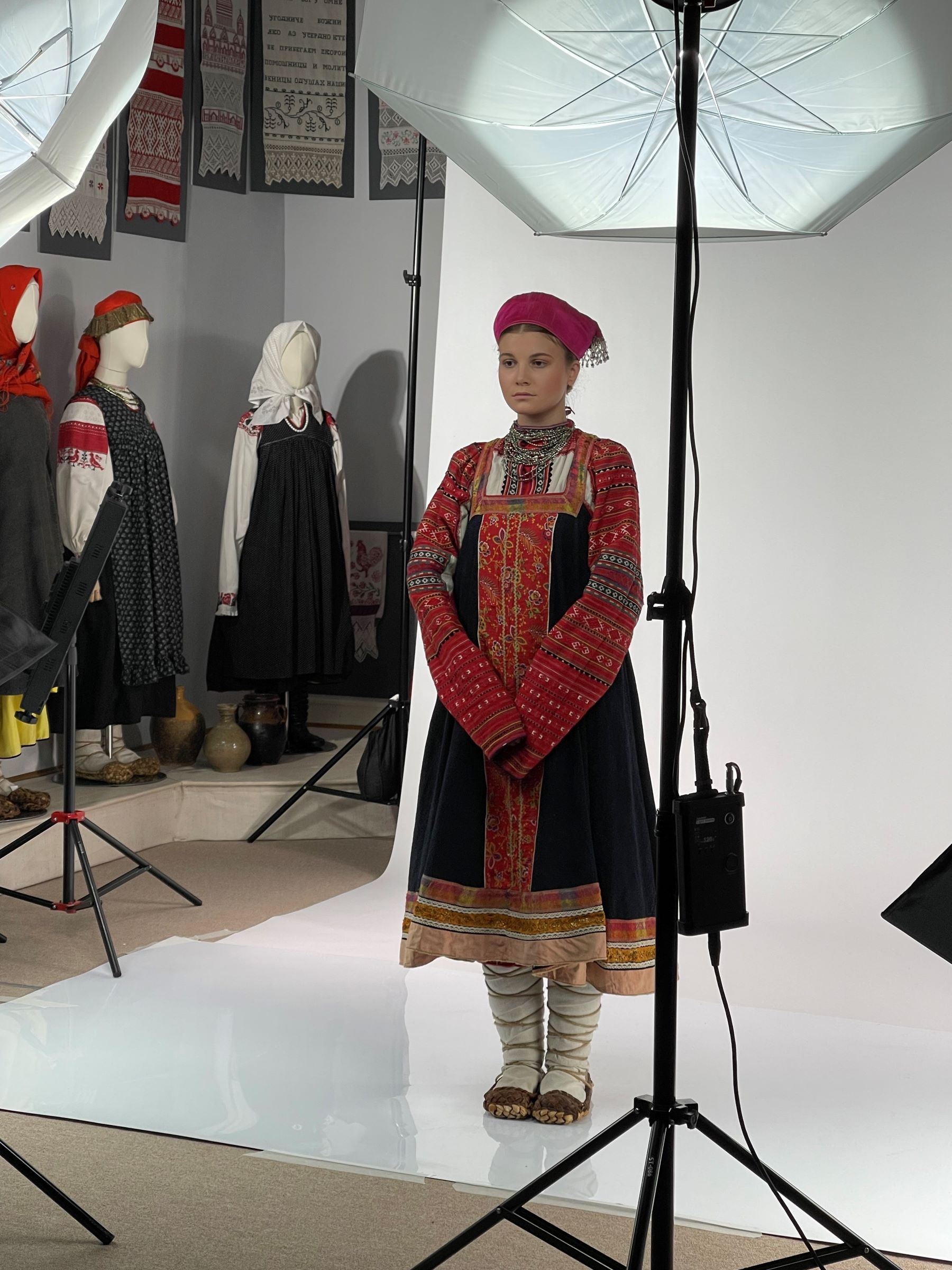 sovremennaya rossiyskaya moda globalnye trendy i natsionalnyy kolorit