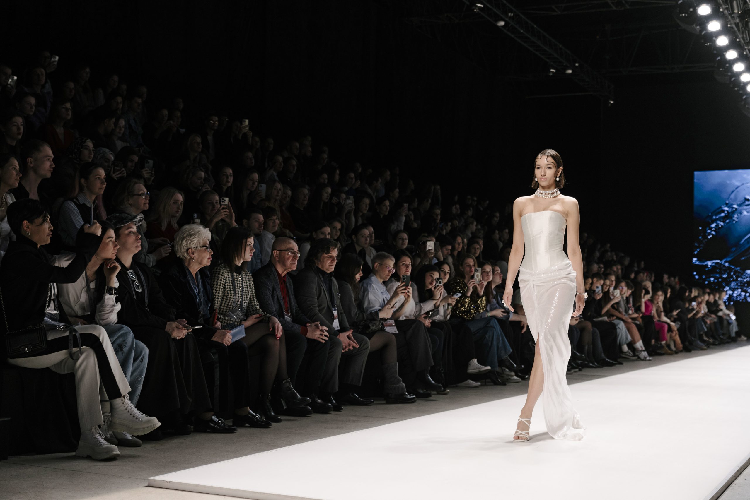 vliyanie nedel mody na razvitie rossiyskoy fashion industrii scaled